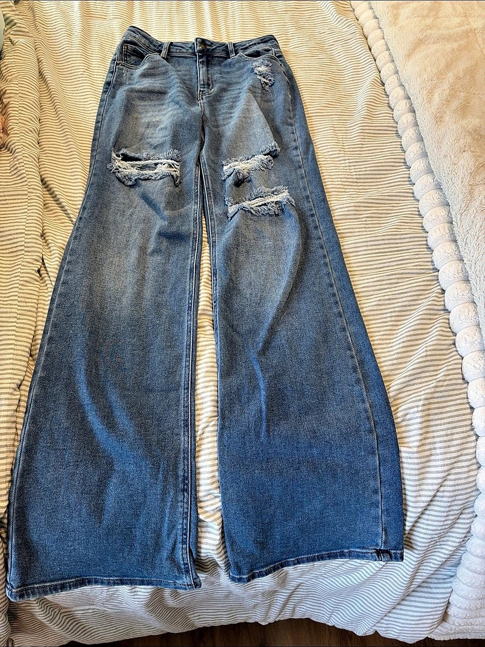 Fashion Nova Distressed Wide Leg Jeans in Blue